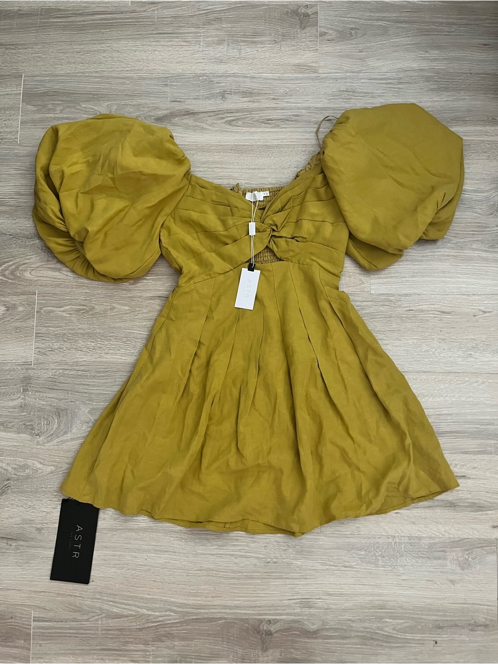 NWT Astr Women’s Serilda Cutout Puff Sleeve Mini Dress Mustard - Size Medium - Picture 2 of 8